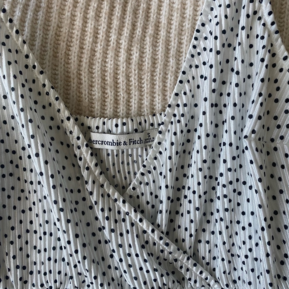 Abercrombie Polka Dot top - Picture 2 of 4